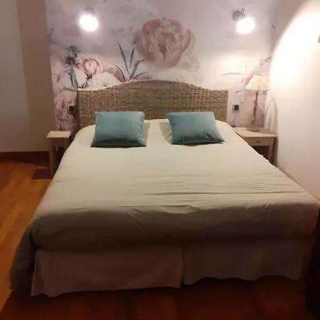 7 , Le Montraye Nocleg ze śniadaniem *