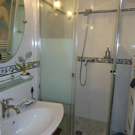 Bed & Breakfast 7 , Le Montraye 3*